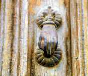 knockhand2.jpg (52092 bytes)